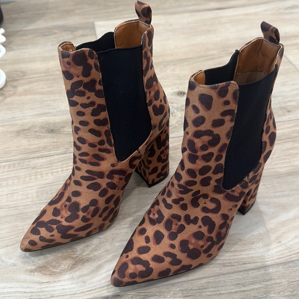 FOREVER 21 LEOPARD BOOTIES SIZE 6 *NEVER WORN*